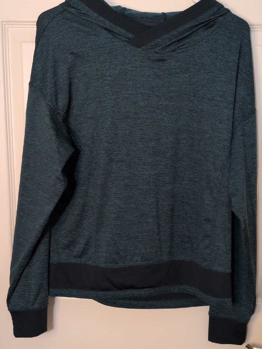 Mondetta Women's V-Neck Hooded Jacket in Teal and Black Size Medium, Oversized